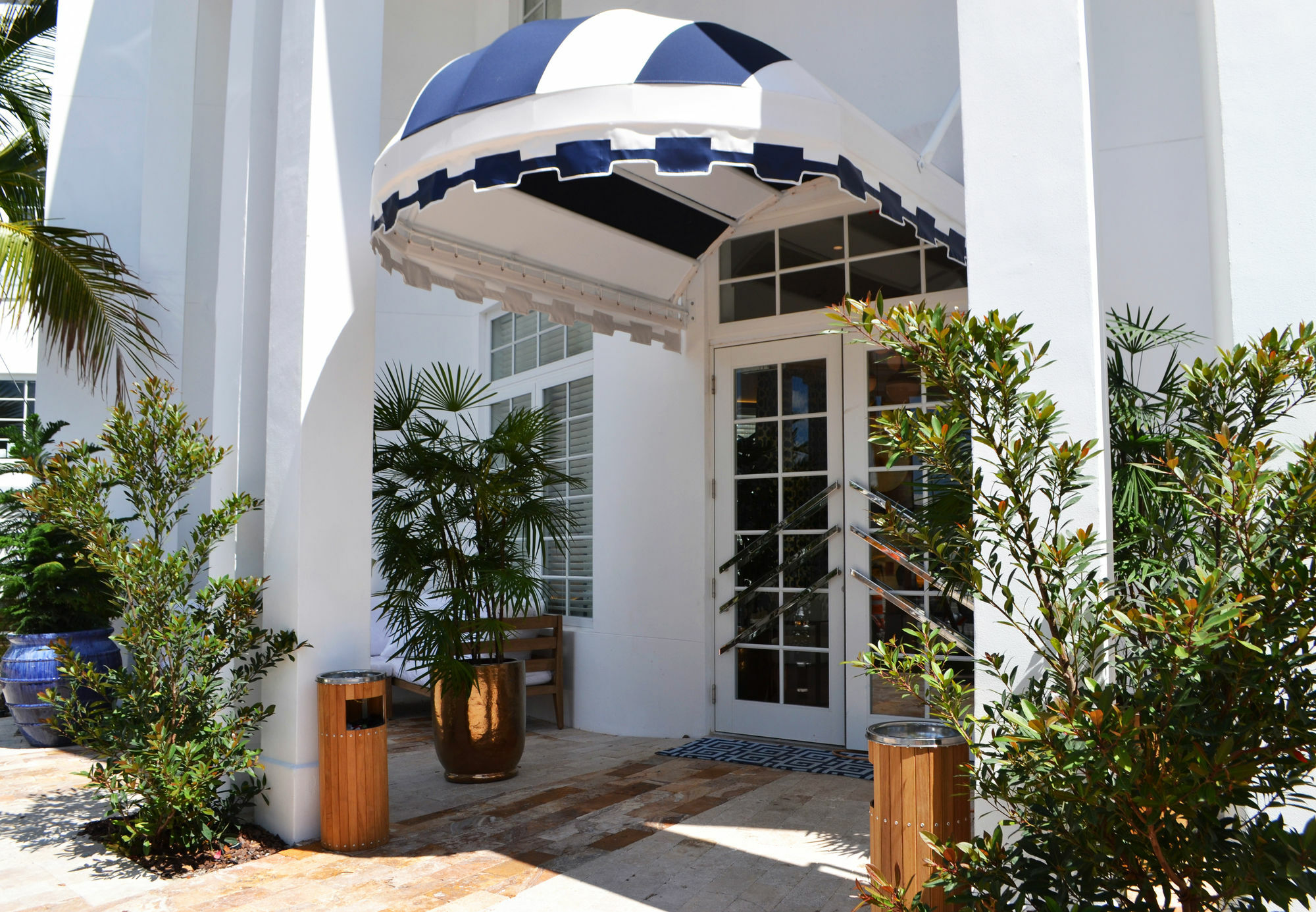 Oceanside Hotel And Suites Miami Beach Exterior photo